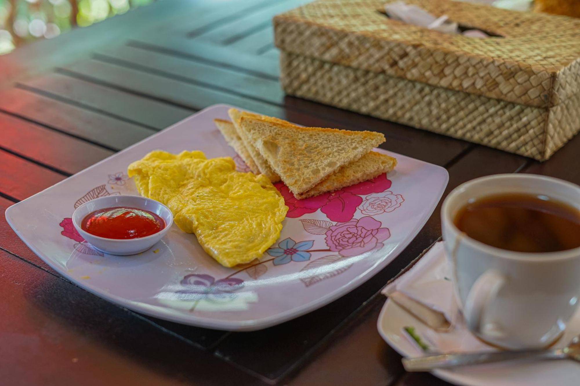 Made Taro - Menjangan Homestay Banyuwedang Esterno foto