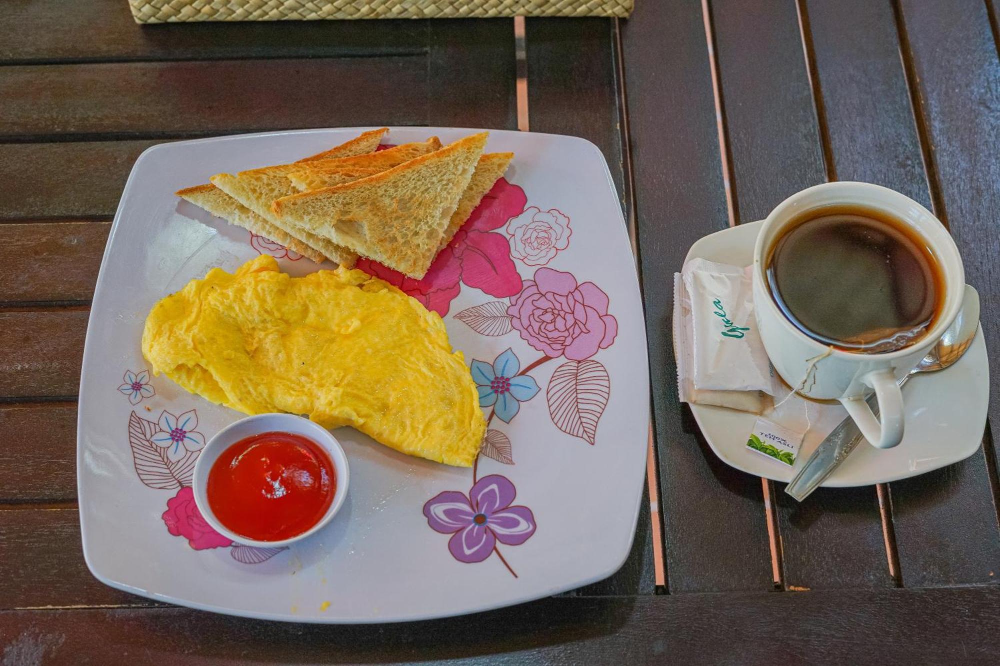 Made Taro - Menjangan Homestay Banyuwedang Esterno foto