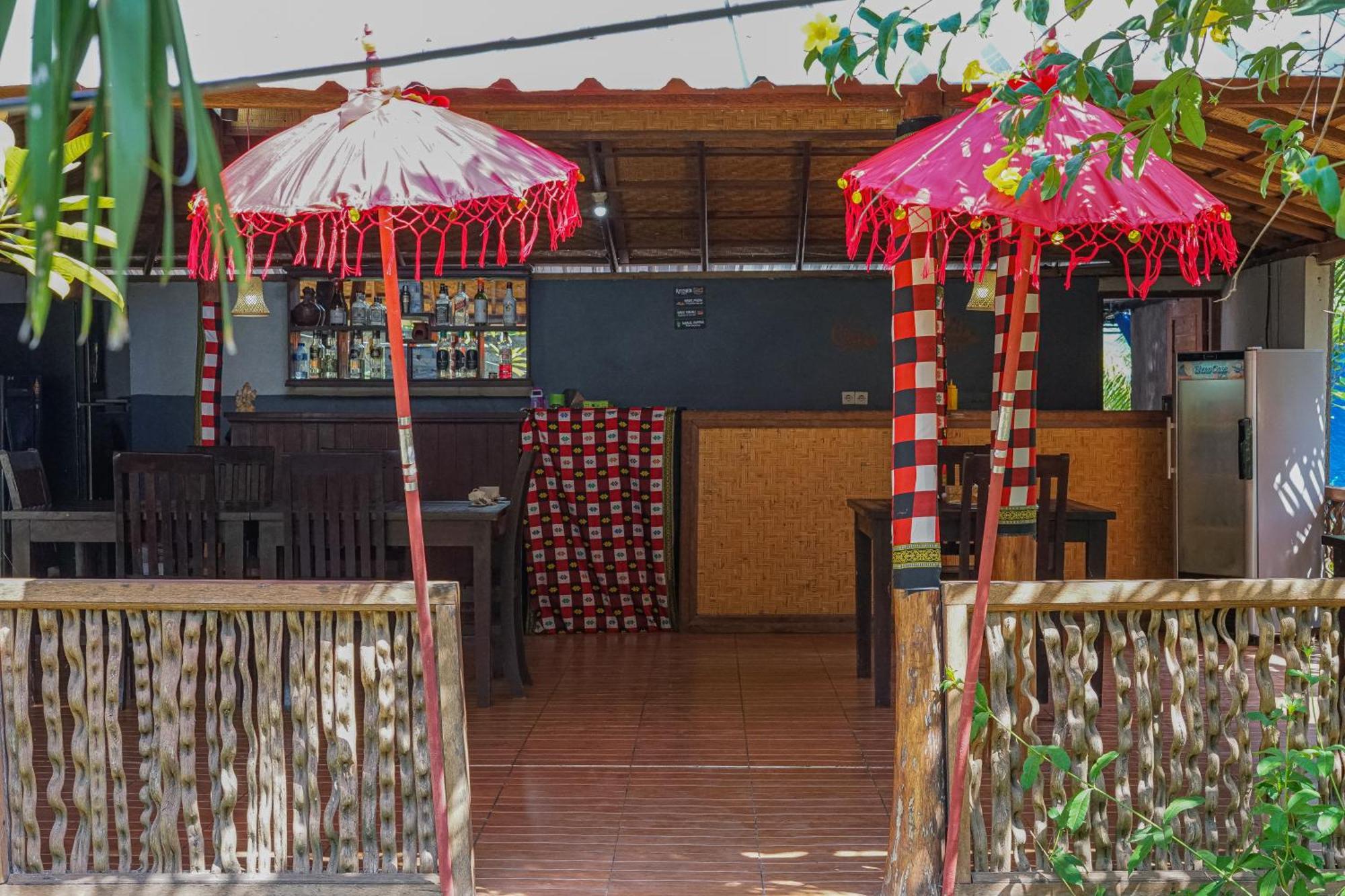 Made Taro - Menjangan Homestay Banyuwedang Esterno foto