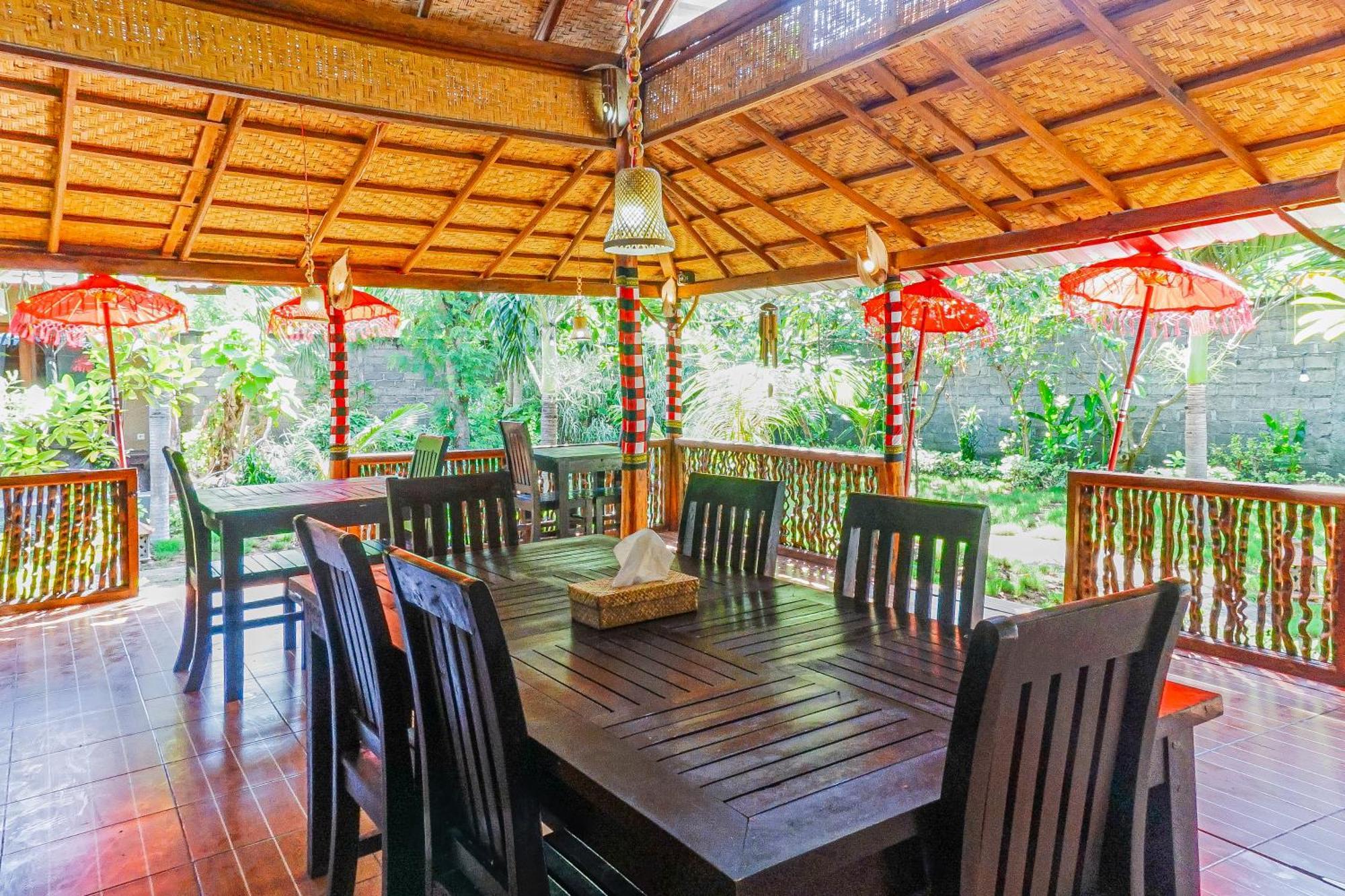 Made Taro - Menjangan Homestay Banyuwedang Esterno foto