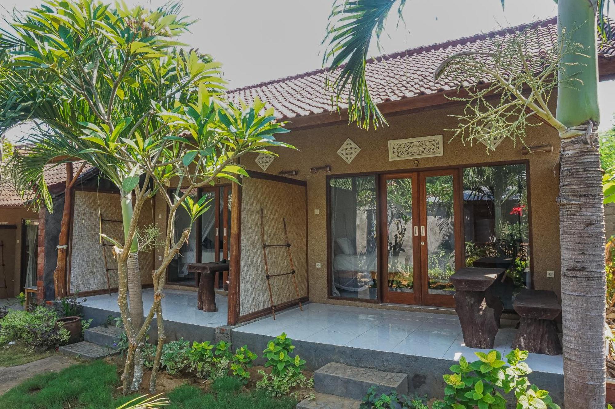Made Taro - Menjangan Homestay Banyuwedang Esterno foto