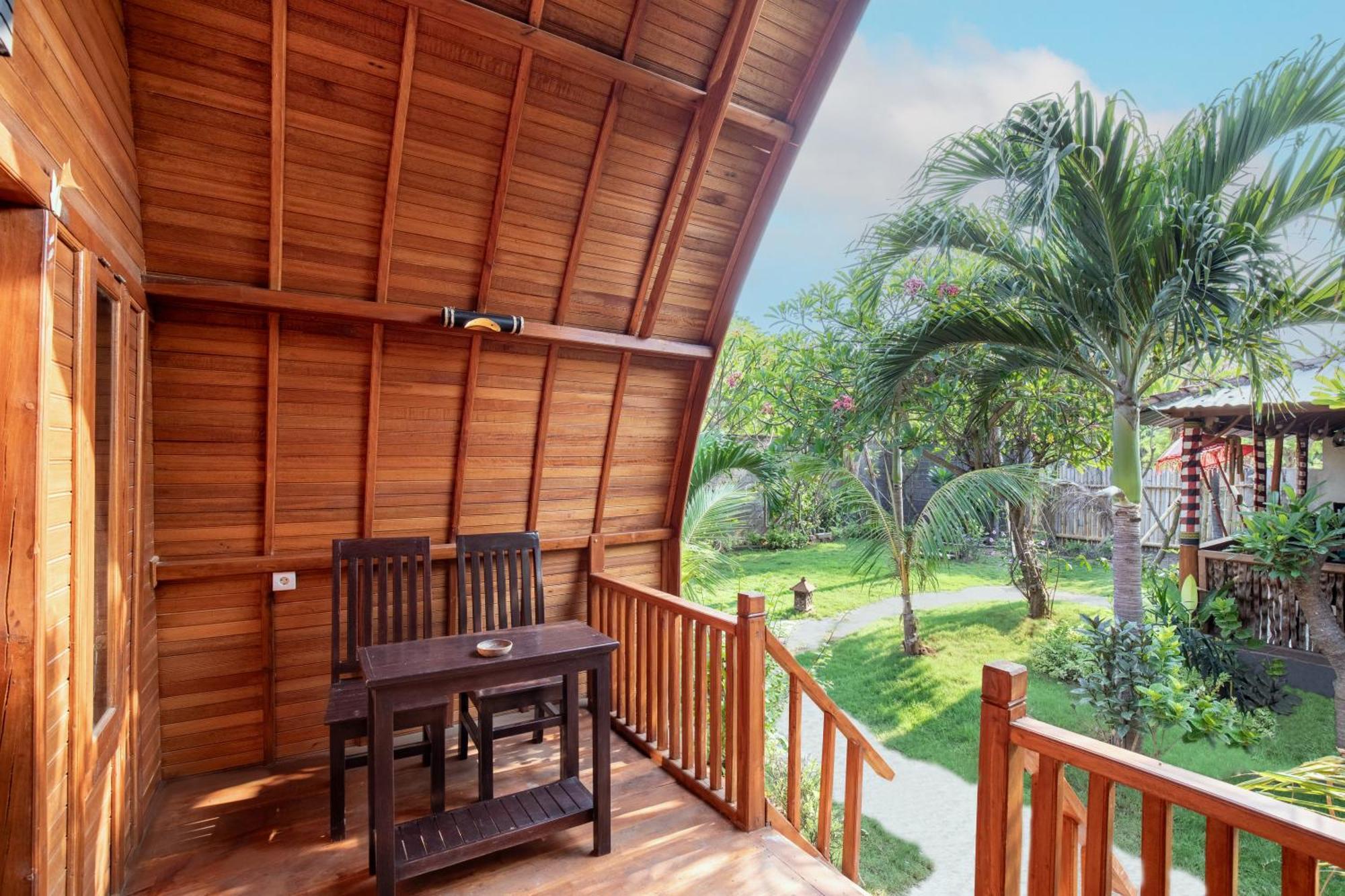 Made Taro - Menjangan Homestay Banyuwedang Esterno foto