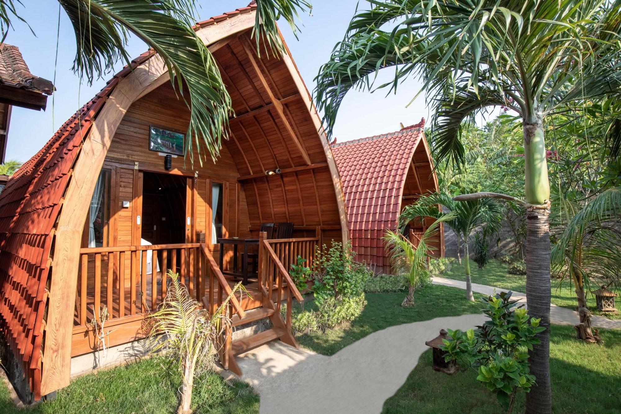 Made Taro - Menjangan Homestay Banyuwedang Esterno foto