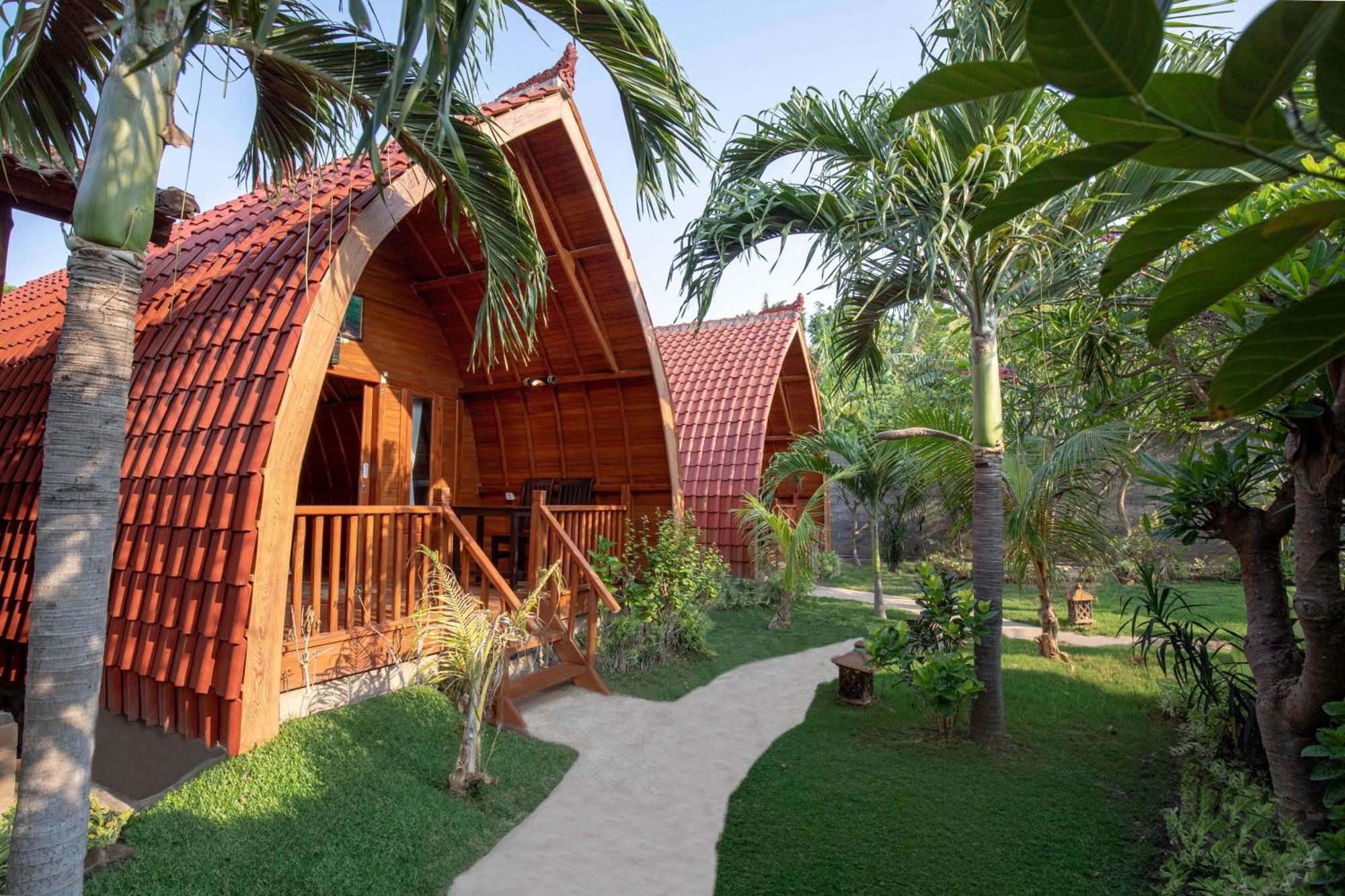 Made Taro - Menjangan Homestay Banyuwedang Esterno foto