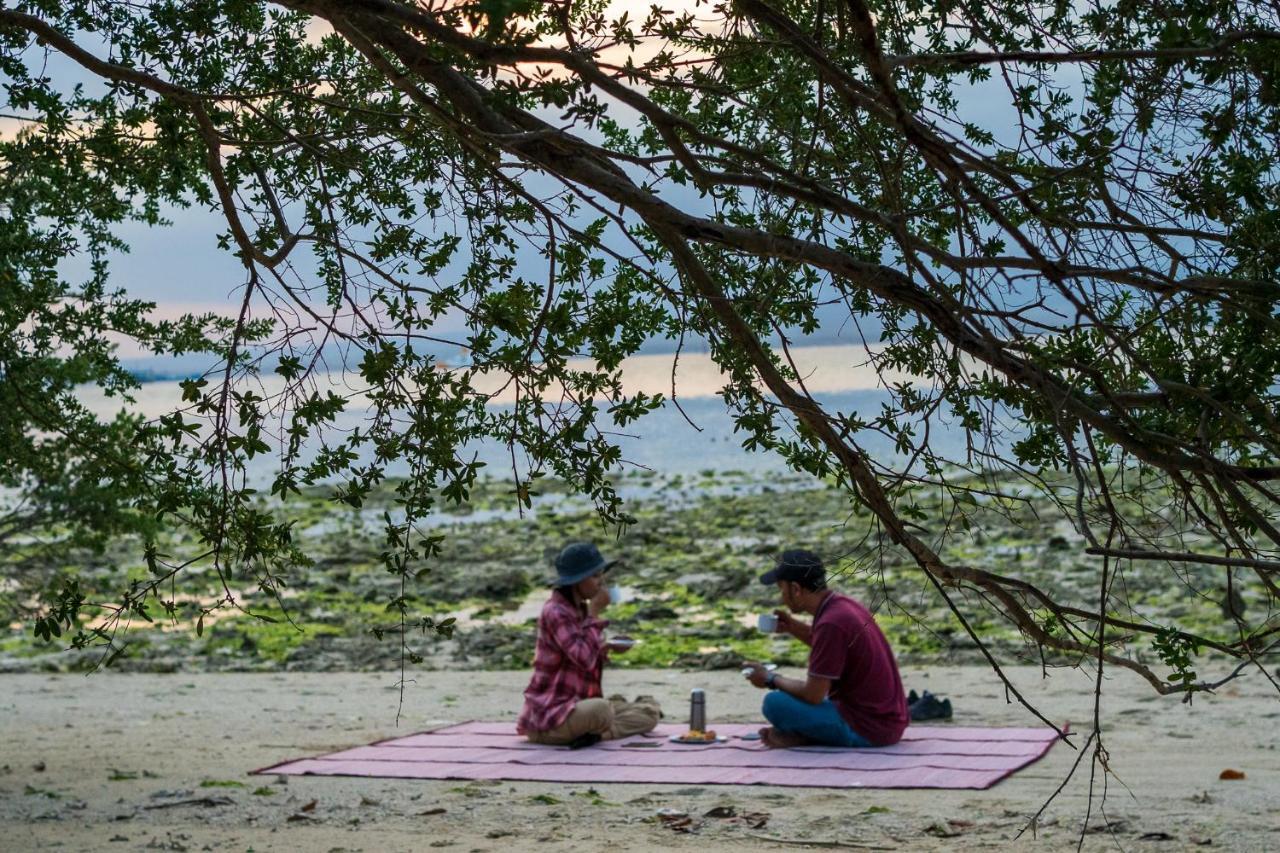 Made Taro - Menjangan Homestay Banyuwedang Esterno foto