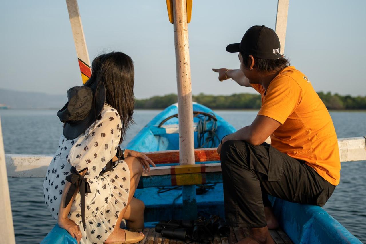 Made Taro - Menjangan Homestay Banyuwedang Esterno foto